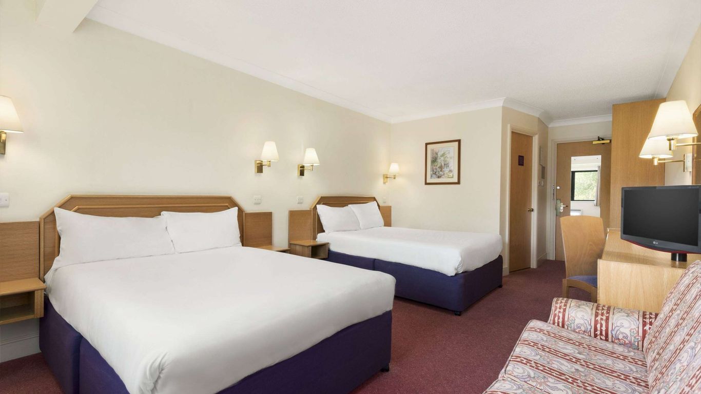 Days Inn by Wyndham Watford Gap