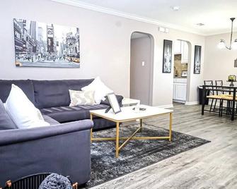 Arlington Comfy 2/Bd Walk to At&T Stadium - Arlington - Sala de estar