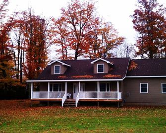 Spacious Home- Secluded in the Heart of Canaan Valley! Sleeps 2- 14 - Davis - Gebouw
