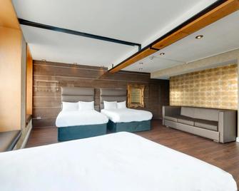 Signature Living Apart Hotel - Liverpool - Bedroom
