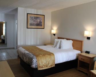 Pine Tree inn - מדפורד - חדר שינה