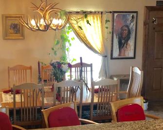 Authentic Southwest Experience - Paulden - Dining room