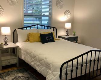 Charming and Cozy - Thomasville - Bedroom