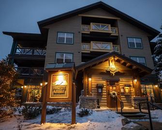 Stroll to Slopes, Village Area, Ski in-out MtLodge 308 - Snowshoe - Building