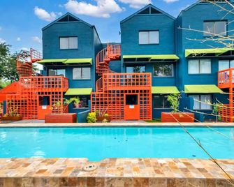 C Houston Resort Style Heated Pool - יוסטון - בריכה