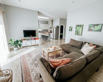 Otter Point Getaway - 蘇克 - 客廳