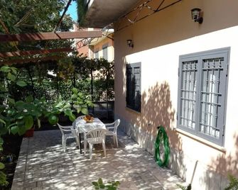 L'angoletto Casa Vacanze - Ciampino - Патіо