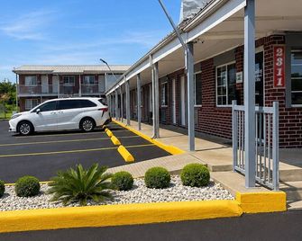 Ameristay Inn & Suites - Orange