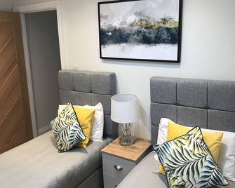 Heart Of Henley 2 Bed Luxurious Apartment Marlow Suite - Henley-on-Thames - Living room