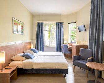 Hotel et le Cafe de Paris - Apeldoorn - Schlafzimmer
