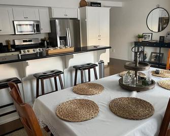 Short Term Rental-Shell Beach 3 Or 4 Bedroom Rental Option Second Master Suite - Shell Beach - Kitchen