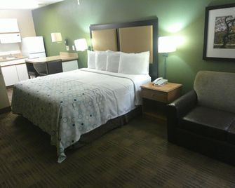HomeTowne Studios by Red Roof Chantilly - Chantilly - Schlafzimmer