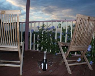 Groups up to14 welcome, with firepit, pool, nature with spectacular views. - Dungog - Balcony