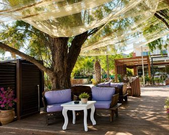 Meggs Bodrum Beach Hotel - Ortakent-Yahşi - Binnenhof