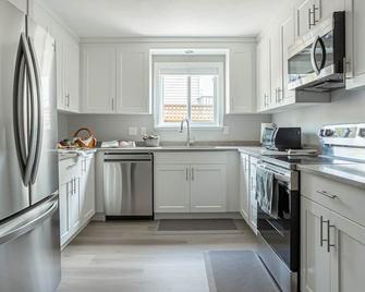 Guest Suite in West Maple Ridge - Maple Ridge - Kitchen