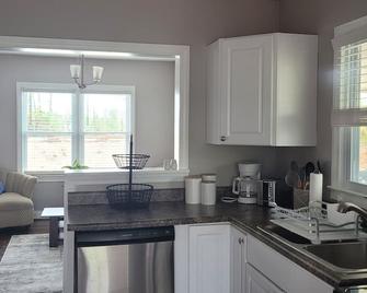 Cozy Cottage Close to Historic Downtown Newnan - Newnan - Kitchen