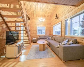 Alpine Chalet Central by Aavalevi Holidays, Ski-in Ski-out, Levi center - Levi - Sala