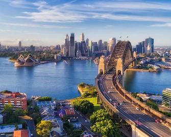 Luxury 2 Bedroom Balcony Harbour View Suite - North Sydney