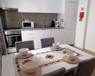 Cristiano´s Apartment With Terrace In Alcochete - Alcochete - Dining room