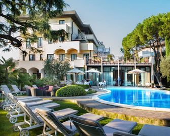 Hotel Piccola Vela - Desenzano del Garda - Pool