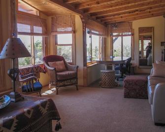A Secluded Retreat In Nature - La Casita - Oracle - Living room