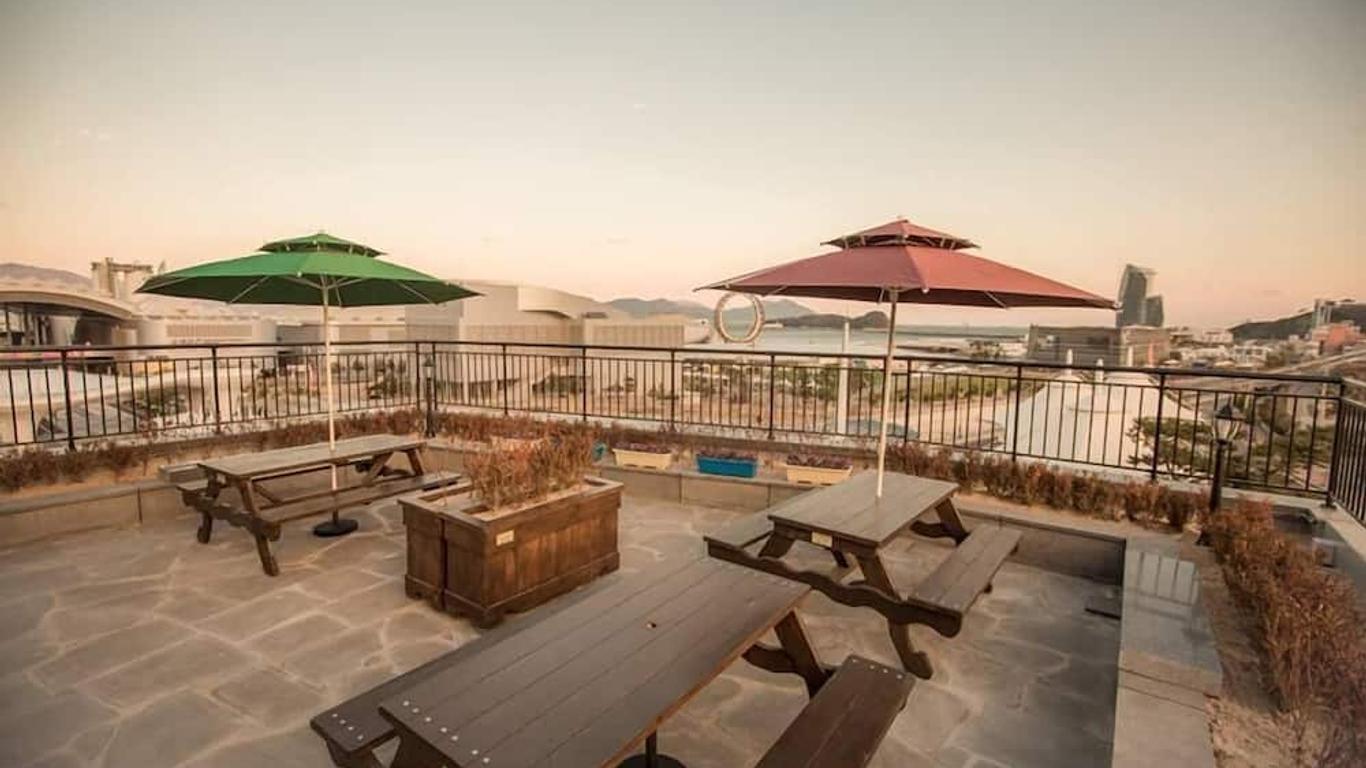 Paulownia Hostel & Guest House