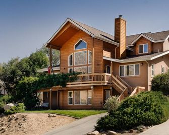 Epic View A Luxury House on a Hill River 10 min - Kernville - Edificio