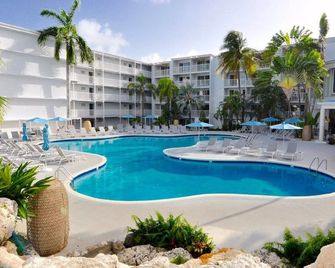 !!great Location & Value!! 7mile Beach Condo In A Resort Setting On 7mile Beach - George Town - Pool