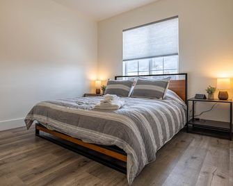 Clean, Modern! 3 Bedrooms, River, Downtown - Cody - Bedroom
