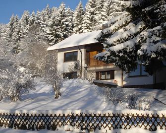 Apartment 'Haus Wintersonne - FeWo Auerhahn' with Shared Garden, Balcony and Wi-Fi - Feldberg - Bâtiment