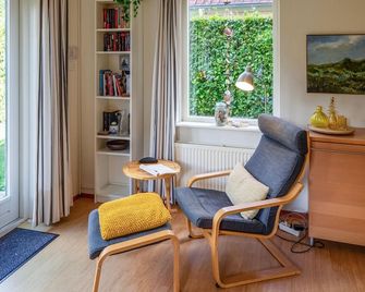 3 Bedroom Lovely Home In Zonnemaire - Zonnemaire - Living room