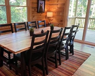 Old Spring Retreat Cabin - Stanardsville - Dining room