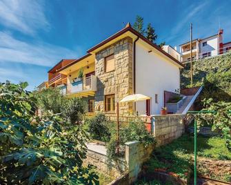 Lovely Apartment In Rabac With Kitchen - Rabac - Edificio