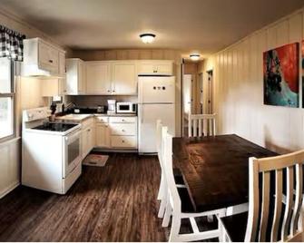 Harris House - Blocks away from quaint downtown Oneonta, Shopping and Food - Oneonta