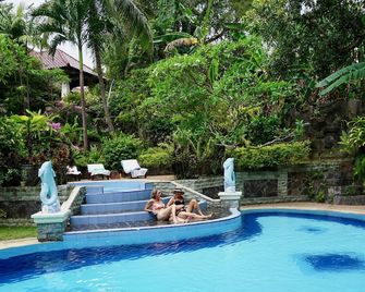 Gunung Paradis Retreat - Seririt - Pool