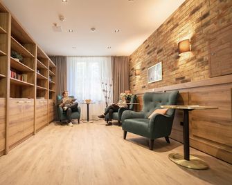 Bernstein Acamed Resort - Neugattersleben - Wohnzimmer