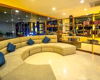 Hotel Boulevard - Dehradun - Lobby
