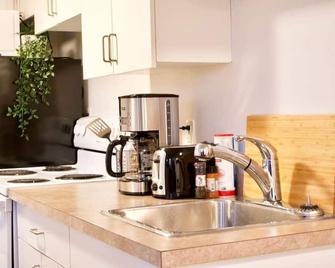Cozy Studio Downtown Parking Coffee Location - Moose Jaw - Kitchen