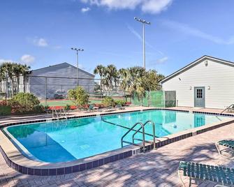 Florida Condo with Pool and Tennis Walk to Beach! - Fernandina Beach - Havuz