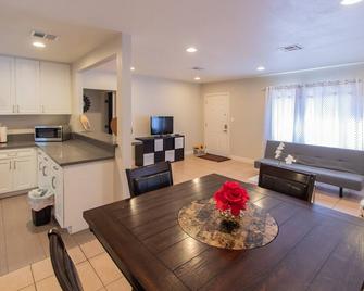 Best Vacation House In Little Saigon - Westminster - Dining room