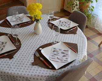 B & B close to the 24-hour circuit - Le Mans - Comedor