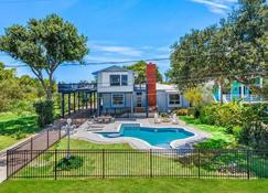 Tranquil home with private, Texas-shaped pool - La Marque - Basen