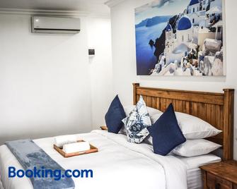 Santorini Guesthouse - Amanzimtoti - Camera da letto