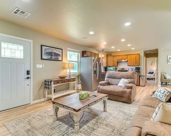 On-Site Lake Access Pet-Friendly Vinita - Vinita - Huiskamer