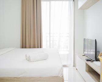 Comfort and Minimalist Studio Apartment at Springwood Residence - 當格浪 - 臥室