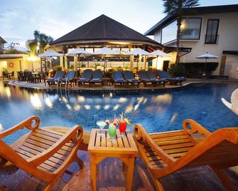 Palmyra Patong Resort Phuket (Sha Plus+) - Patong - Zwembad