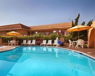 Monterey Park Inn - Monterey Park - Piscina