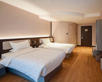 Hanting Hotel Tianjin Italian Style Street - Tianjín - Habitación