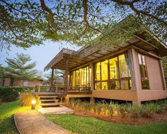 Mountain Creek Golf Resort & Residences - Sikhio - Building