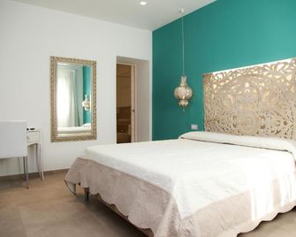 Hypnos Boutique Hotel - San Teodoro - Bedroom